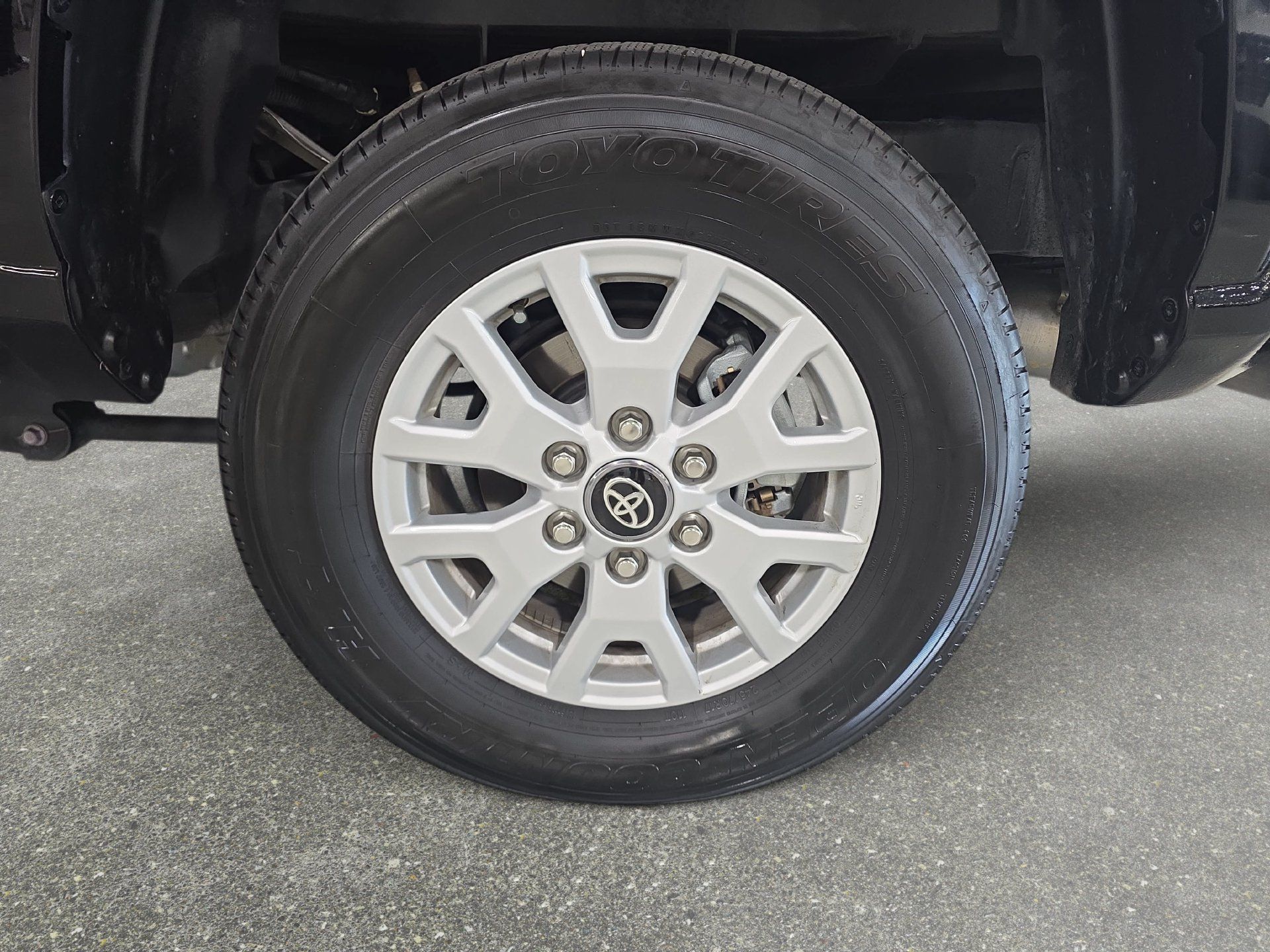 Used 2025 Toyota Tacoma SR5 AWD/4WD image 30