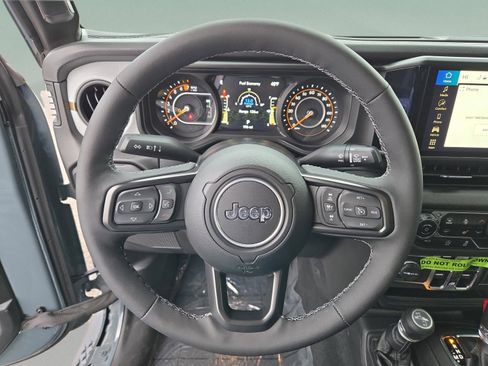 New 2025 Jeep Gladiator Sport image 28