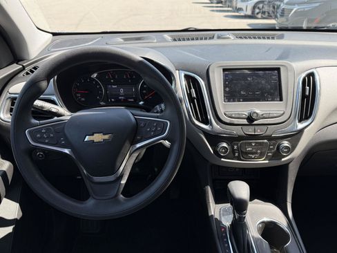 Used 2022 Chevrolet Equinox LS w/ LS Convenience Package FWD image 8