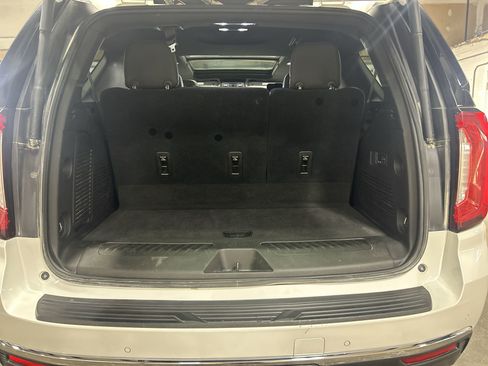 Certified 2021 GMC Yukon SLT w/ SLT Luxury Plus Package image 28