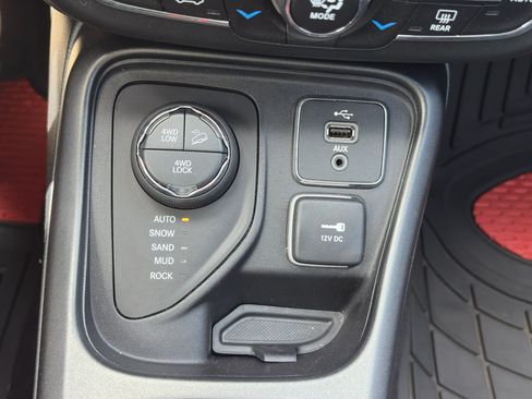 Used 2018 Jeep Compass Trailhawk w/ Cold Weather Group AWD/4WD image 26