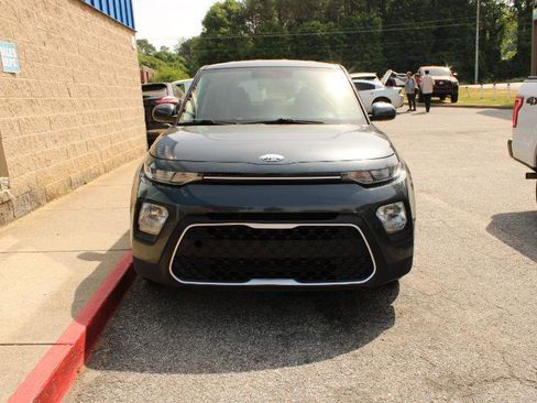 Used 2020 Kia Soul LX image 2