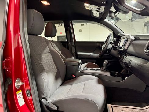 Used 2018 Toyota Tacoma TRD Off-Road image 21