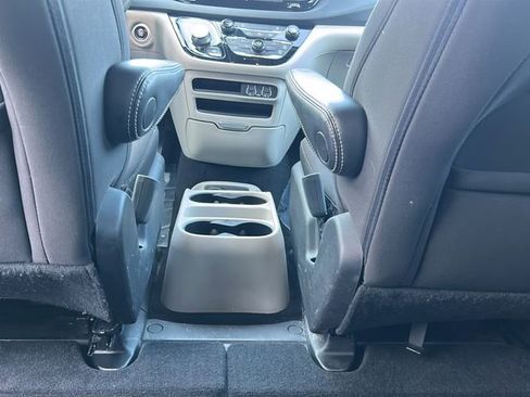 Used 2023 Chrysler Voyager LX image 31