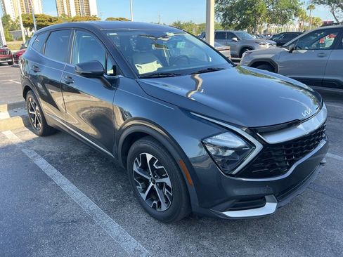 Certified 2023 Kia Sportage EX FWD image 3