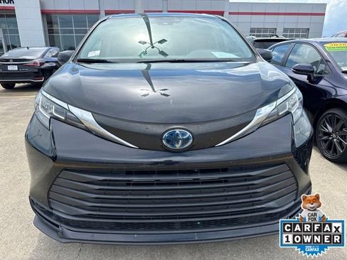 Used 2023 Toyota Sienna LE w/ LE Plus Package FWD image 13