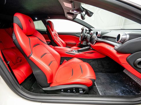 Used 2019 Ferrari GTC4Lusso AWD/4WD image 14