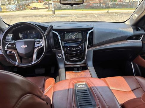 Used 2020 Cadillac Escalade Luxury AWD/4WD image 24