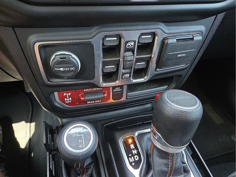 Used 2023 Jeep Gladiator Mojave image 15