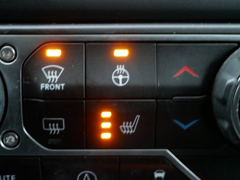 Used 2020 Jeep Wrangler Unlimited Sahara image 21