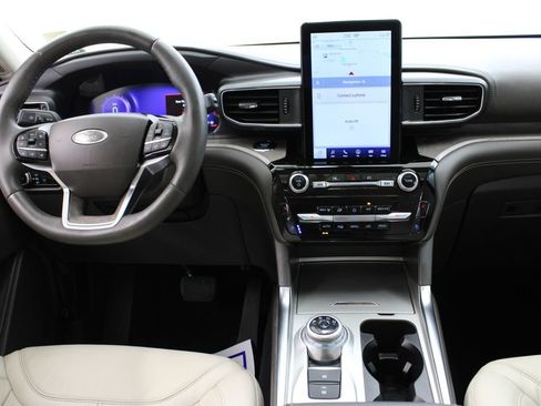 Used 2023 Ford Explorer Platinum w/ Premium Technology Package RWD image 9