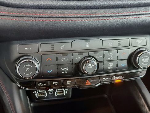 Used 2025 Dodge Durango GT AWD/4WD image 24