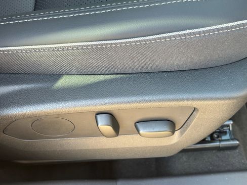 Used 2023 Buick Envision Essence image 28