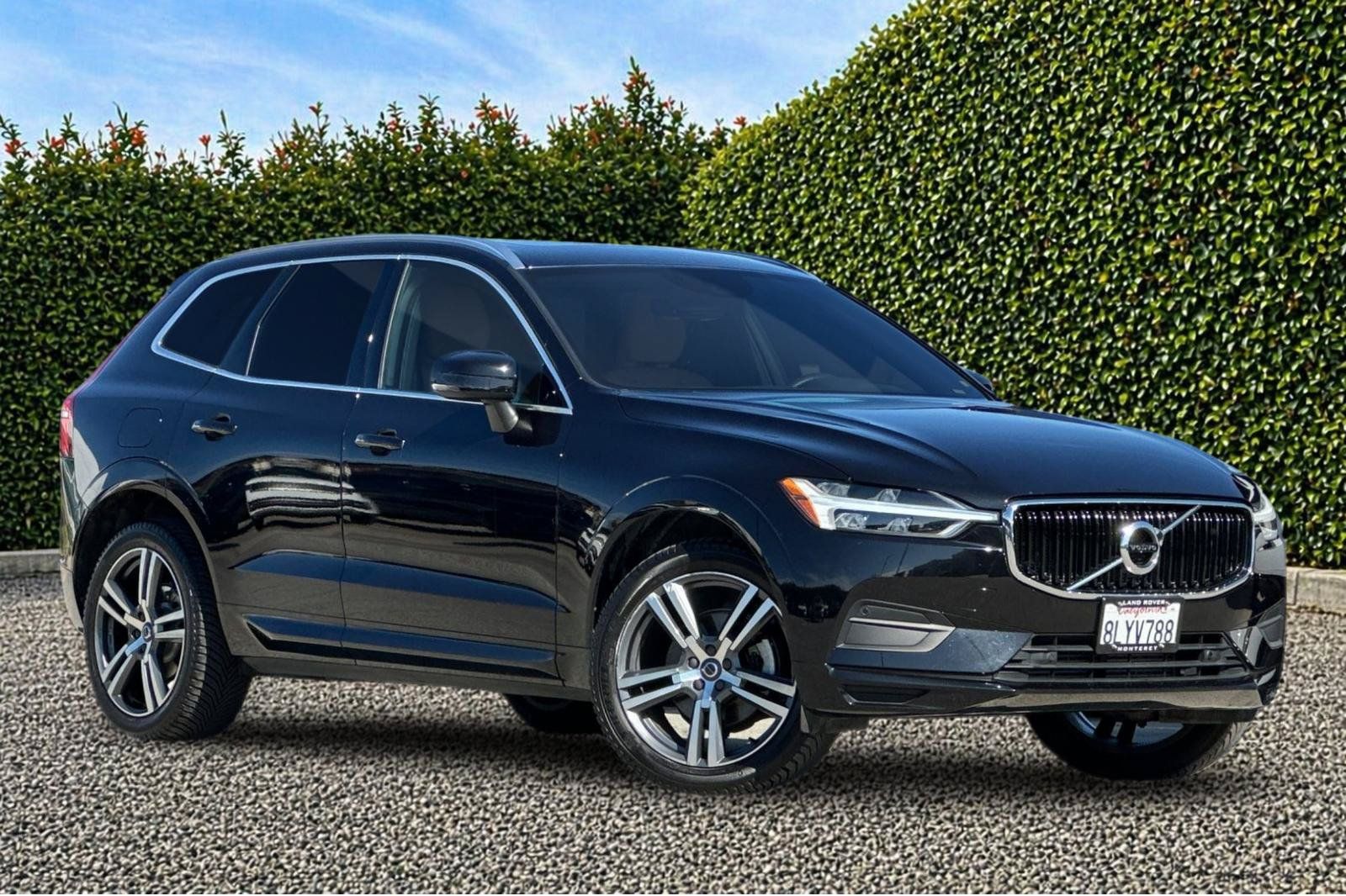 Used 2020 Volvo XC60 T5 Momentum AWD/4WD image 1