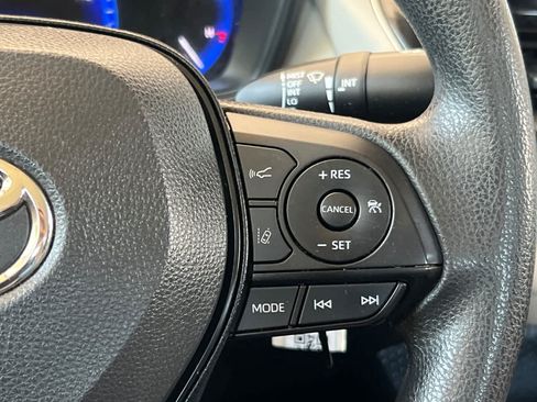 Used 2021 Toyota Corolla LE FWD image 25