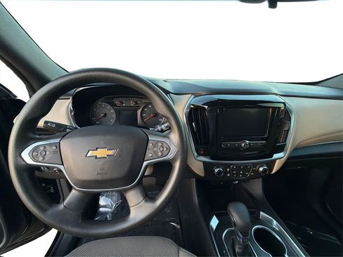 Used 2022 Chevrolet Traverse LS image 25