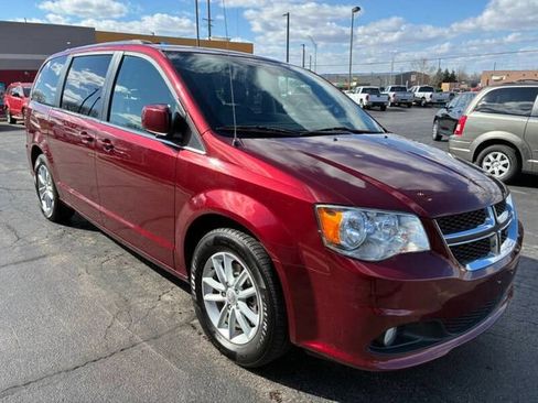 Used 2019 Dodge Grand Caravan SXT FWD image 1