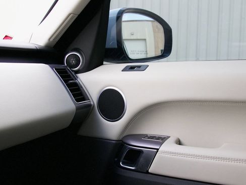 Used 2017 Land Rover Range Rover Sport HSE image 46