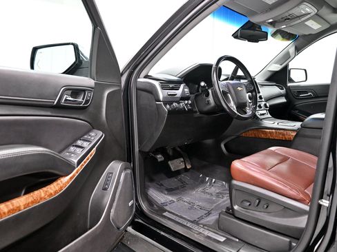 Used 2019 Chevrolet Tahoe Premier w/ Premier Plus Edition AWD/4WD image 4