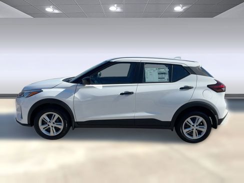 New 2025 Nissan Kicks Play S image 2