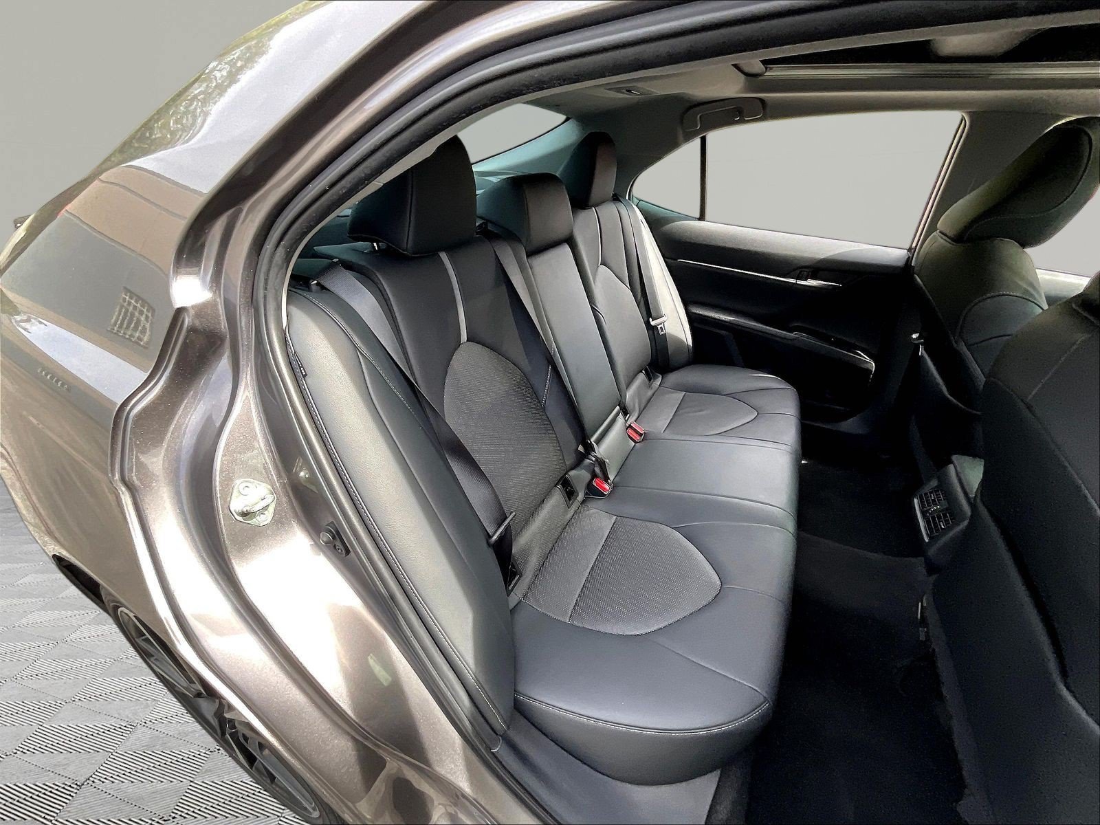 Used 2020 Toyota Camry XSE FWD image 25