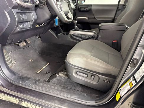 Used 2022 Toyota Tacoma SR5 w/ Technology Package RWD image 9