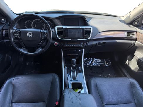 Used 2016 Honda Accord Touring image 10