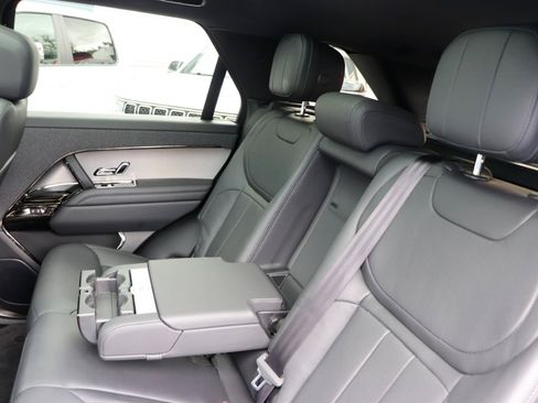 Used 2025 Land Rover Range Rover Sport SE AWD/4WD image 25