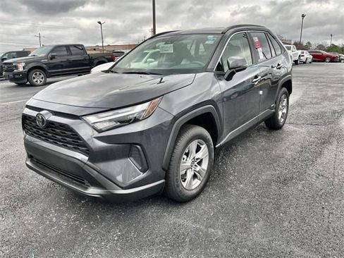 Used 2025 Toyota RAV4 XLE image 13
