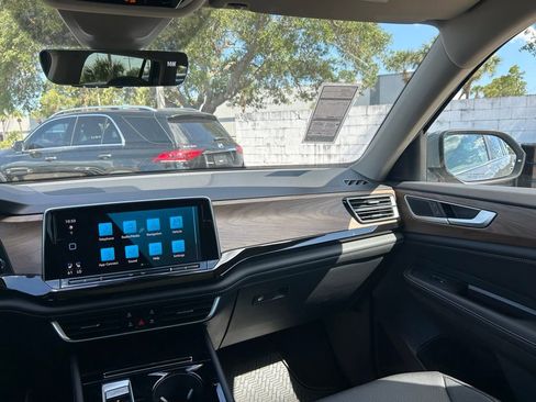New 2026 Volkswagen Atlas SE FWD image 10