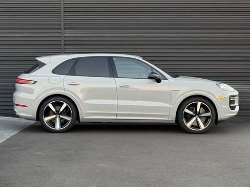 New 2025 Porsche Cayenne Turbo AWD/4WD image 8