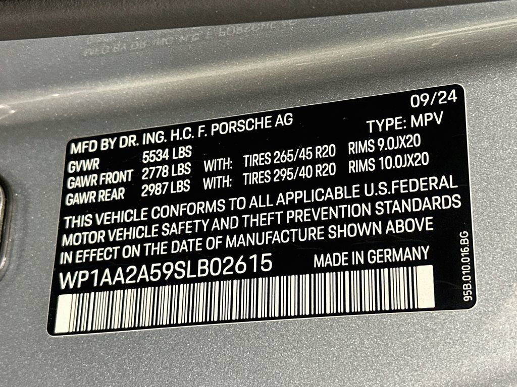 Certified 2025 Porsche Macan AWD/4WD image 35
