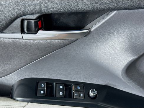 Used 2019 Toyota Camry XLE image 40