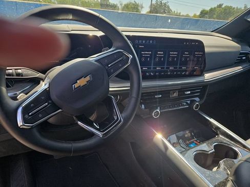 Used 2026 Chevrolet Suburban Premier AWD/4WD image 5