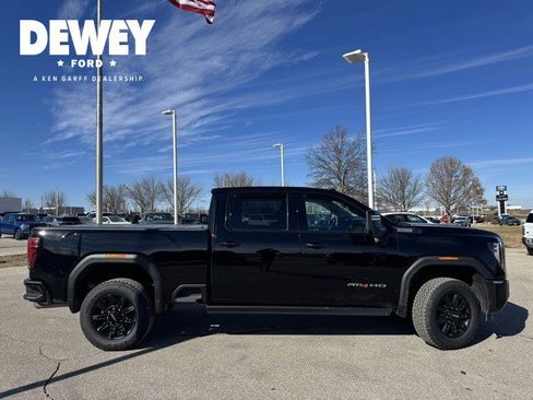 Used 2024 GMC Sierra 2500 AT4 w/ AT4 Premium Plus Package image 10