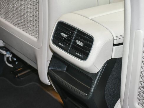 Used 2024 Mercedes-Benz GLE 350 4MATIC image 57