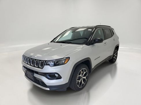 Used 2025 Jeep Compass Limited AWD/4WD image 3