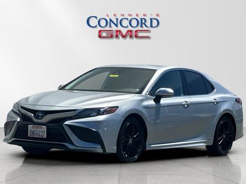 Used 2021 Toyota Camry XSE FWD image 8