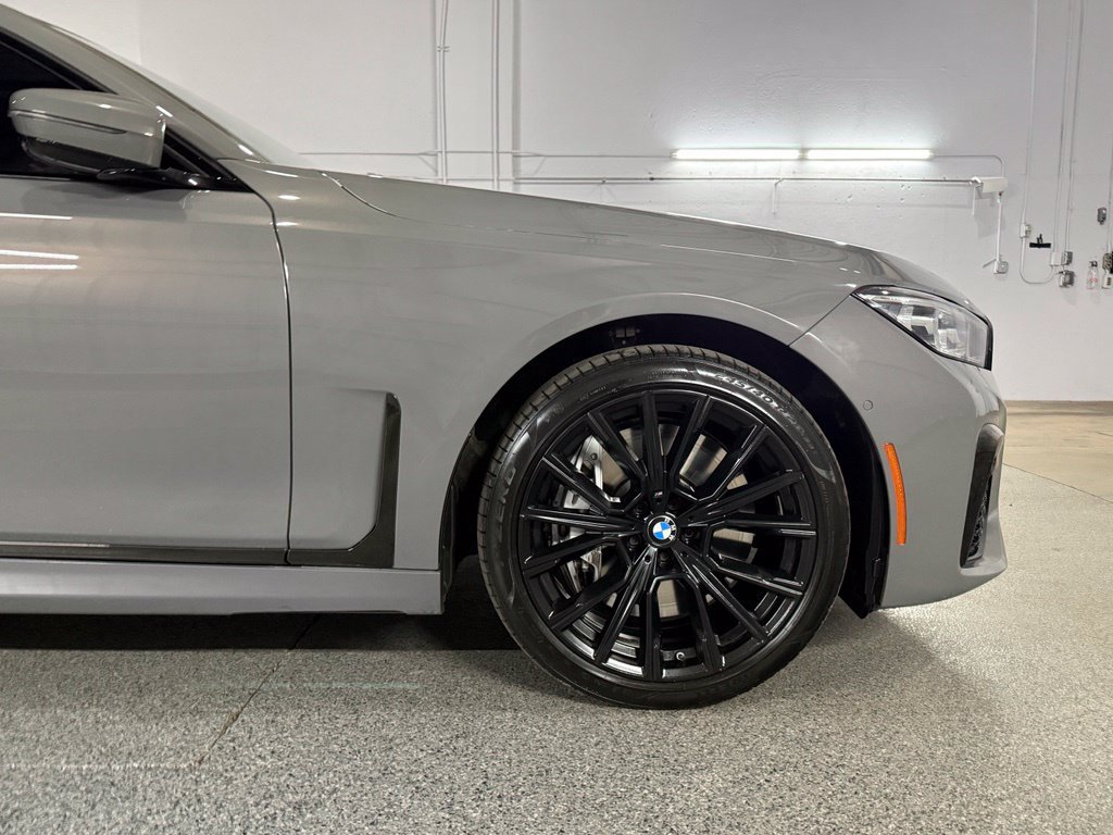 Used 2022 BMW 750i xDrive w/ Executive Package AWD/4WD image 4
