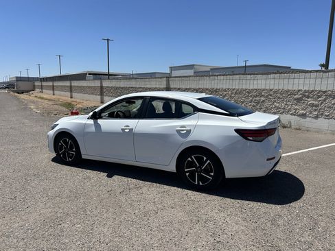 Used 2024 Nissan Sentra SV FWD image 3