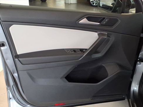 Used 2021 Volkswagen Tiguan SE R-Line image 10