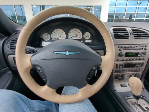 Used 2005 Ford Thunderbird image 25