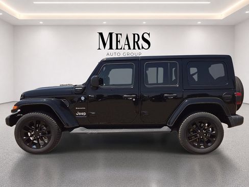 Used 2023 Jeep Wrangler Unlimited Sahara AWD/4WD image 2