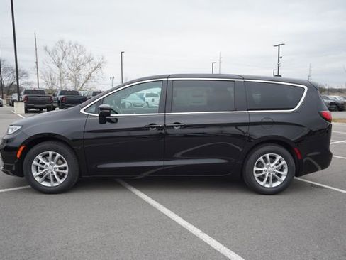 New 2026 Chrysler Pacifica Select FWD image 4