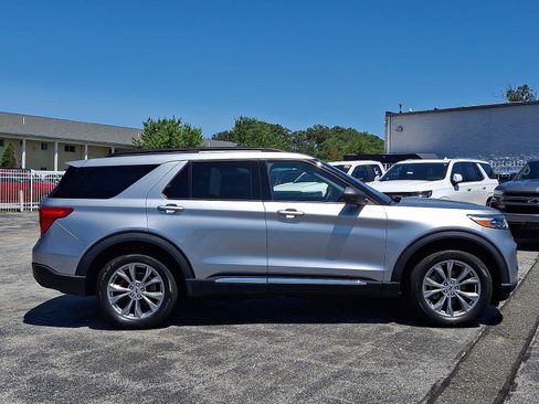 Certified 2023 Ford Explorer XLT w/ Equipment Group 202A AWD/4WD image 7