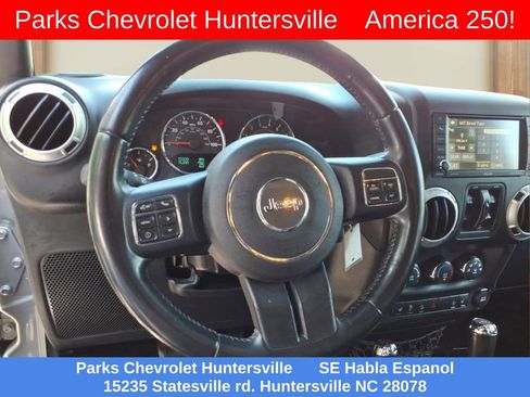 Used 2017 Jeep Wrangler Unlimited Sahara w/ Connectivity Group AWD/4WD image 3
