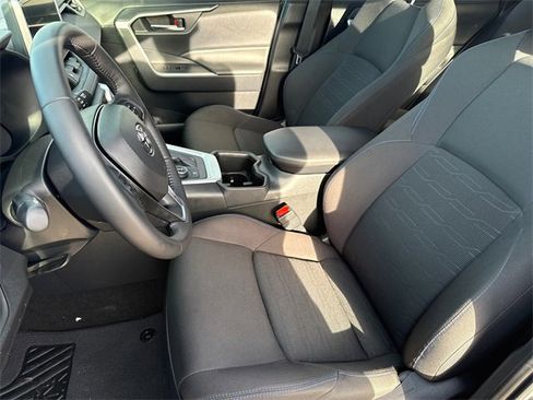 Used 2025 Toyota RAV4 SE w/ Convenience Package image 19