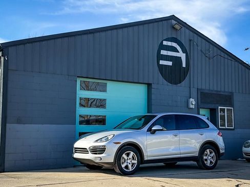 Used 2011 Porsche Cayenne S image 2