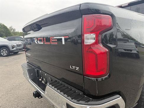 Used 2023 Chevrolet Silverado 1500 LTZ w/ Z71 Off-Road Package AWD/4WD image 28