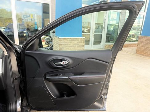 Used 2016 Jeep Cherokee Trailhawk image 29